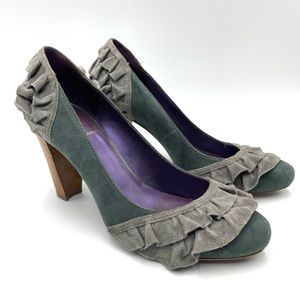Anthropologie Due Farina Suede Ruffle Pumps size 7.5